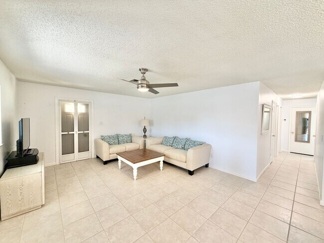 Building Photo - ** GLADES COUNTRY CLUB ** 2 BED / 2 BATH - VILLA - BUNDLED GOLF MEMBERSHIP - ANNUAL RENTAL