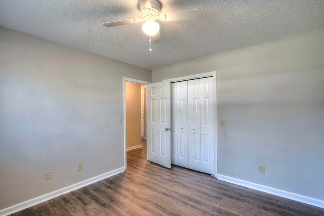 Building Photo - 407 Alice Ct