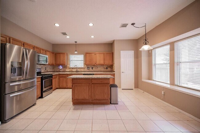 Building Photo - 1114 Gulfton Dr