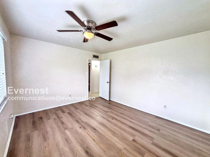 Building Photo - 5538 W Ridgecreek Dr