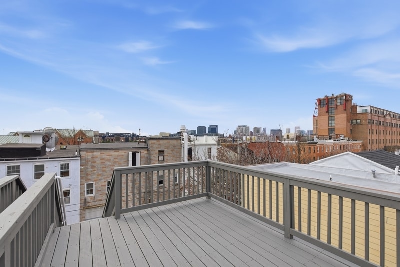 Building Photo - 2206 Cambridge St