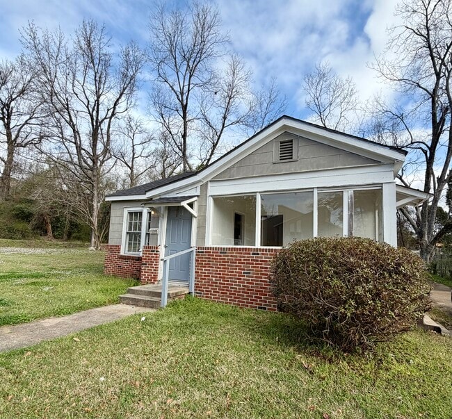 Building Photo - 1401 12th Ave N