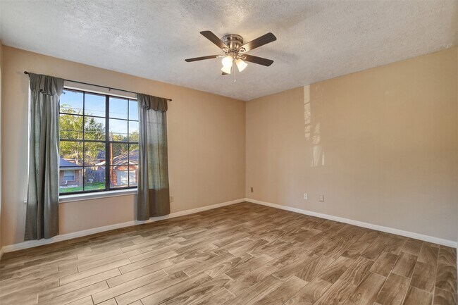 Building Photo - 1706 Longview St