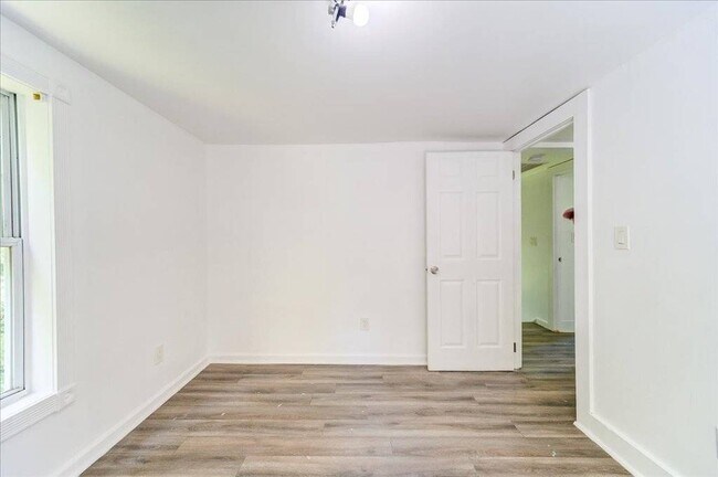 Building Photo - 629 S Rd