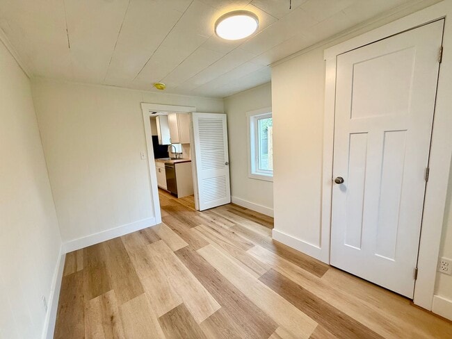 Building Photo - Newly Renovated 3 Bdrm Close to Campus! Avail Aug 2026 $2,250 or $1,500 for Now thru July 2026!