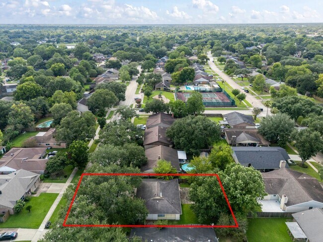 Building Photo - 2126 Turtle Creek Dr