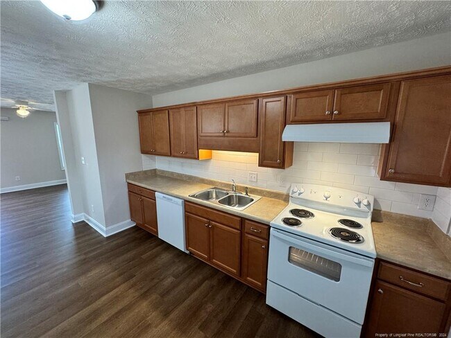 Building Photo - 312 E Jenkins St