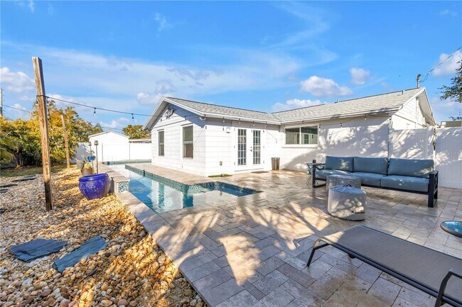 Building Photo - 354 74th Ave NE