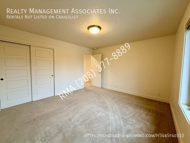 Building Photo - 2552 E Boise Ave