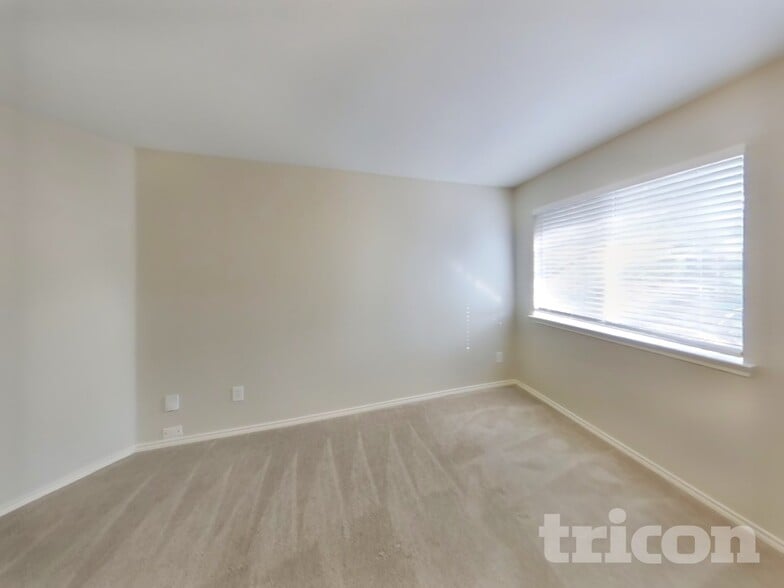 Building Photo - 10411 Trotters Bay