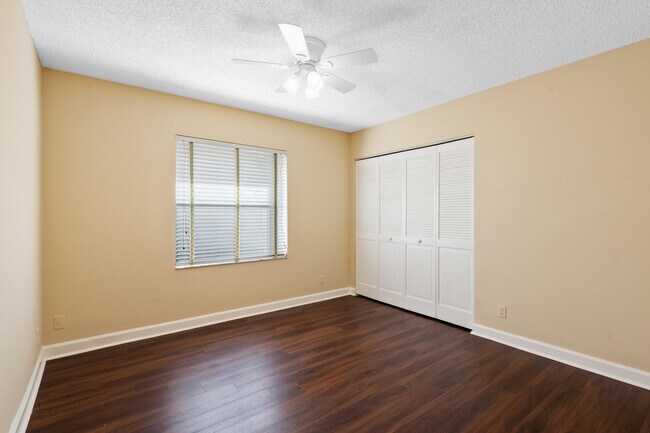 Building Photo - 6051 NW 60th Ave