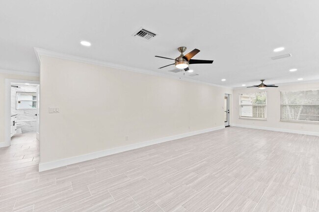 Building Photo - Naples Park - 3 Bedroom, 2 Bathroom - Annu...