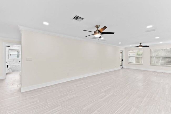 Building Photo - Naples Park - 3 Bedroom, 2 Bathroom - Annual Rental