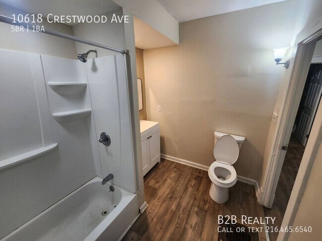 Building Photo - 10618 Crestwood Ave