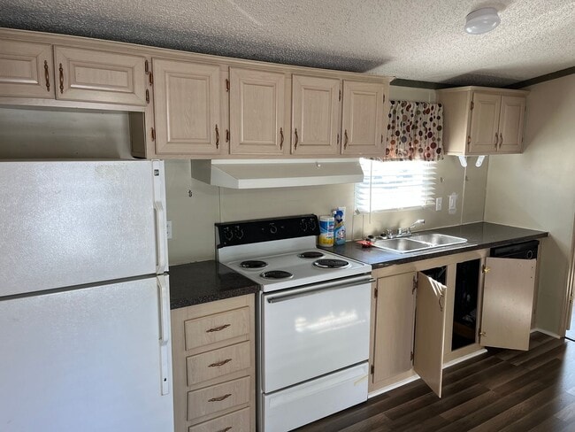 Building Photo - 2 BR 2 BA Mobile Home available NOW!