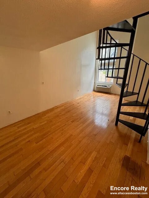 Building Photo - 382 Dorchester St