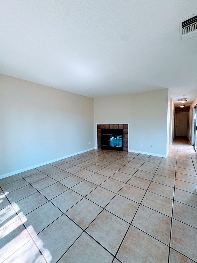 Building Photo - Adorable 2 bedroom 1 Bath Unit for Rent
