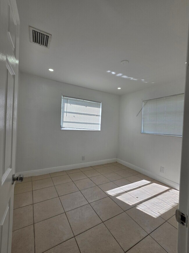 Building Photo - 681 SW 29th Ter