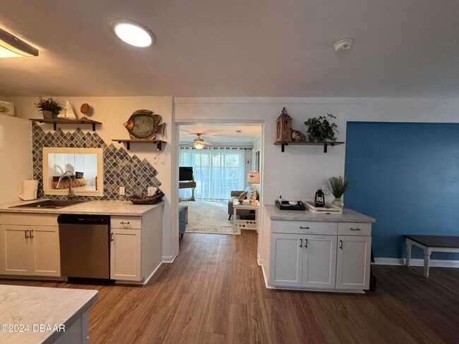 Building Photo - 24 Dolphin Ave