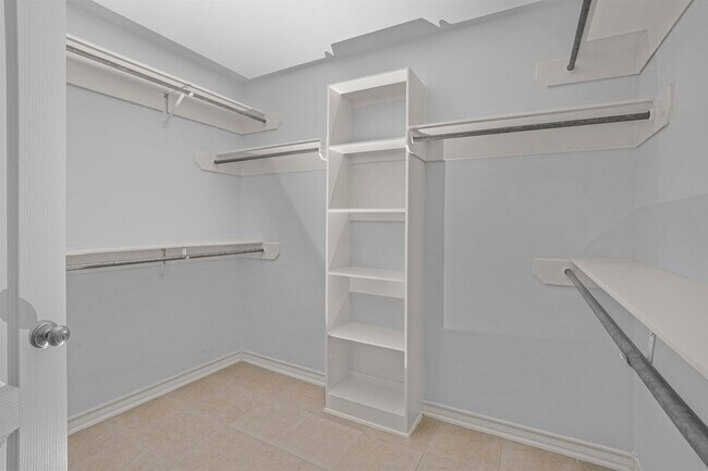 Building Photo - 3814 Sandcliff Dr