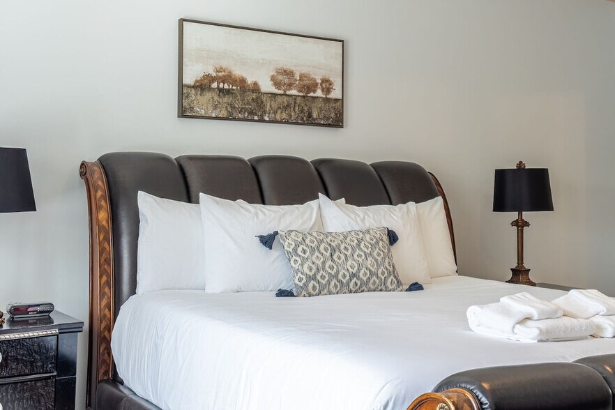 Building Photo - 530 Waterford Dr