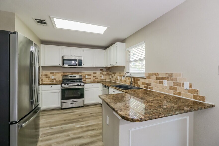 Building Photo - 504 Country Estates Dr