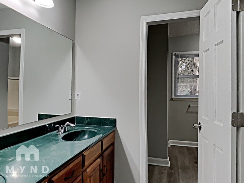 Building Photo - 10024 Fireside Ln