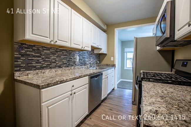 Building Photo - 41 Allison St NE