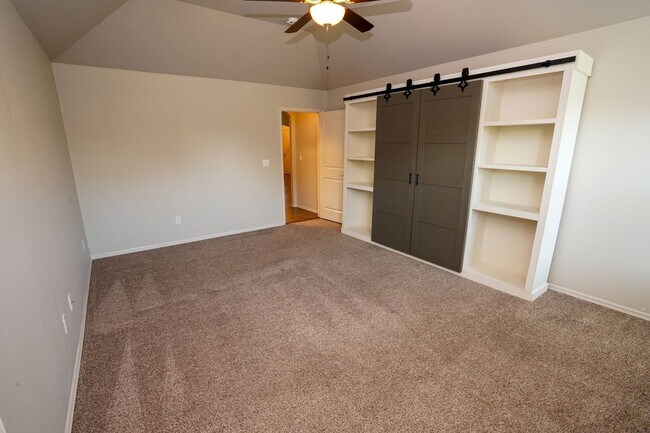 Building Photo - 3 Bed | 2 Bath in New Tulsa!