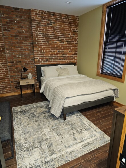 Building Photo - 98 Genesee St