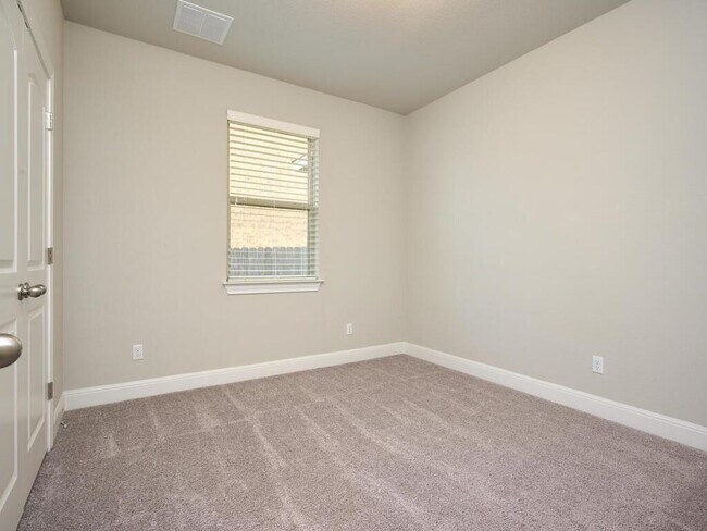 Building Photo - 2905 Coral Valley Dr