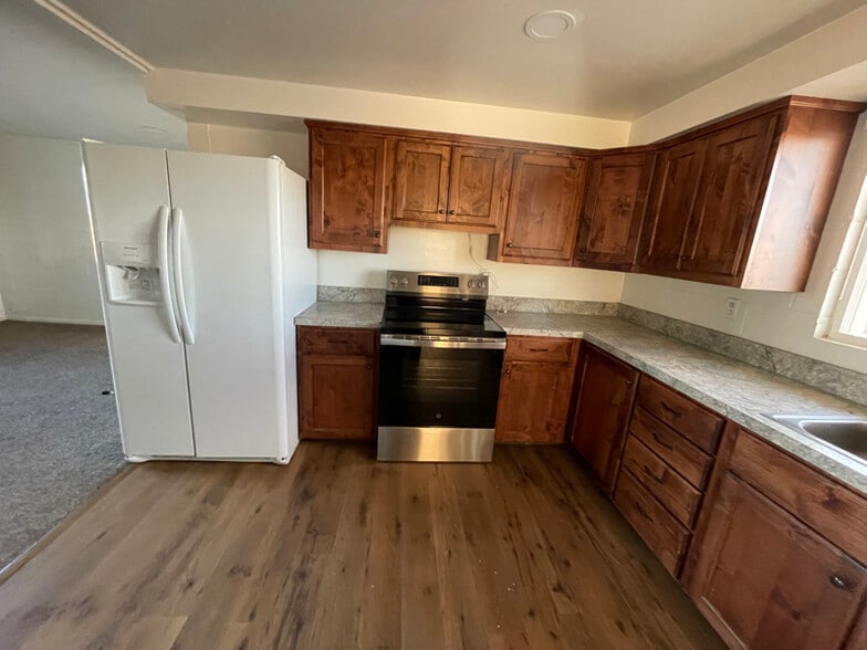 Building Photo - 1535 W 100 Rd S