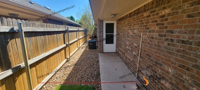 Building Photo - 2/2 Townhome in Southlawn