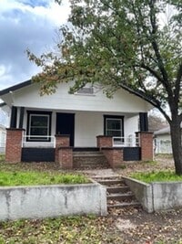 Building Photo - 3 bedroom newly remodeled