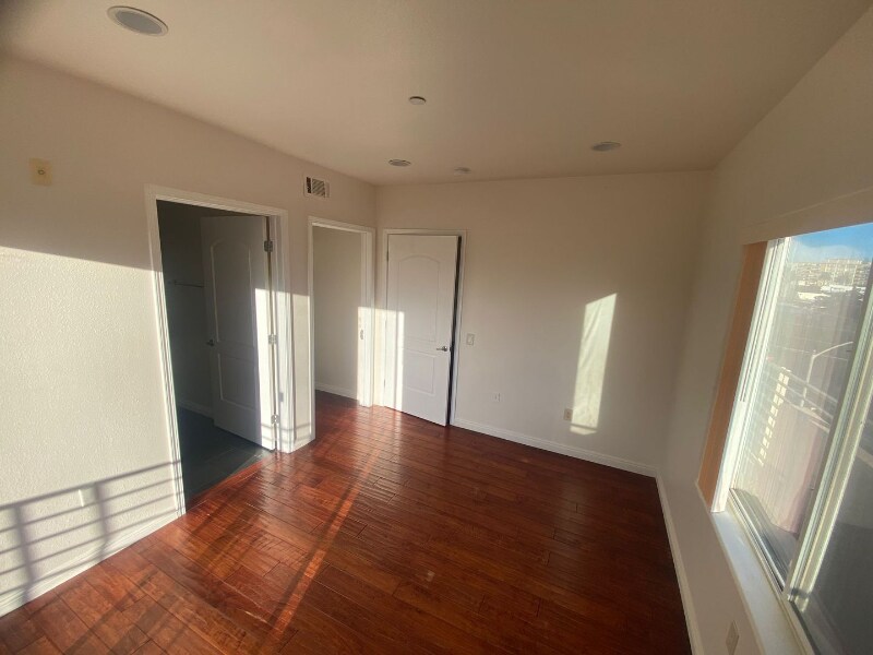 Building Photo - 332 S Virgil Ave