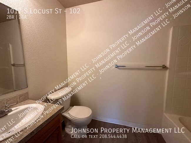 Building Photo - 1017 S Locust St