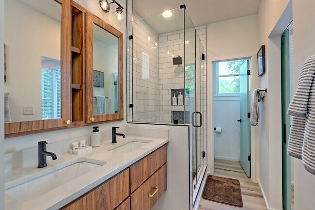 Building Photo - 122 Cannon St