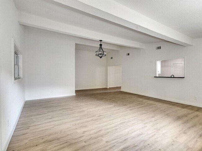 Building Photo - 5627 Southbrook Dr