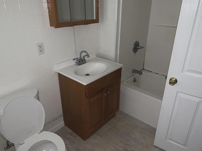 Building Photo - 9 James St