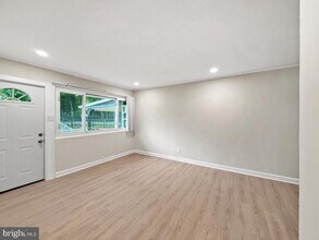 Building Photo - 7905 Greenleaf Rd