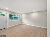 Building Photo - 7905 Greenleaf Rd