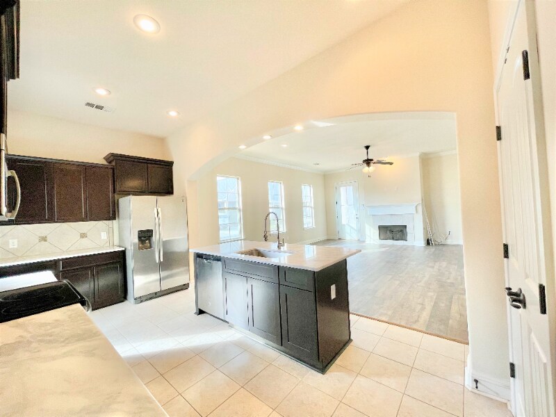 Building Photo - 100 Pettigrove Dr