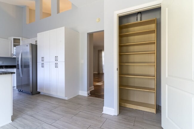 Building Photo - Beautiful 4/2 home Located on a tree lined street in the gate of country club community of the Hu...