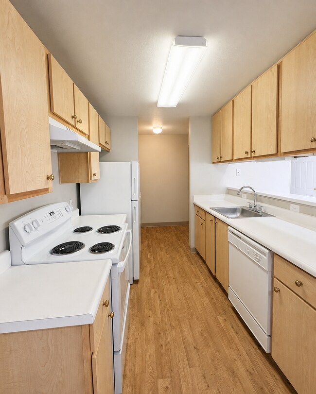 Building Photo - FREE August Rent! Spacious 1-Bedroom with Vaulted Ceilings & In-Unit Laundry!
