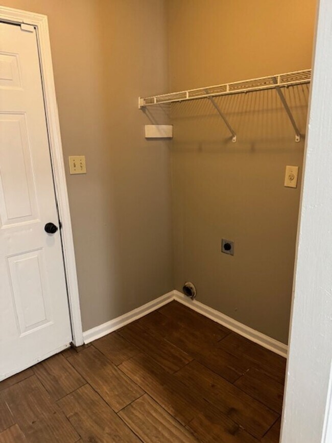 Building Photo - Renovated 3 Bedroom 2 Bath Home for Rent w...