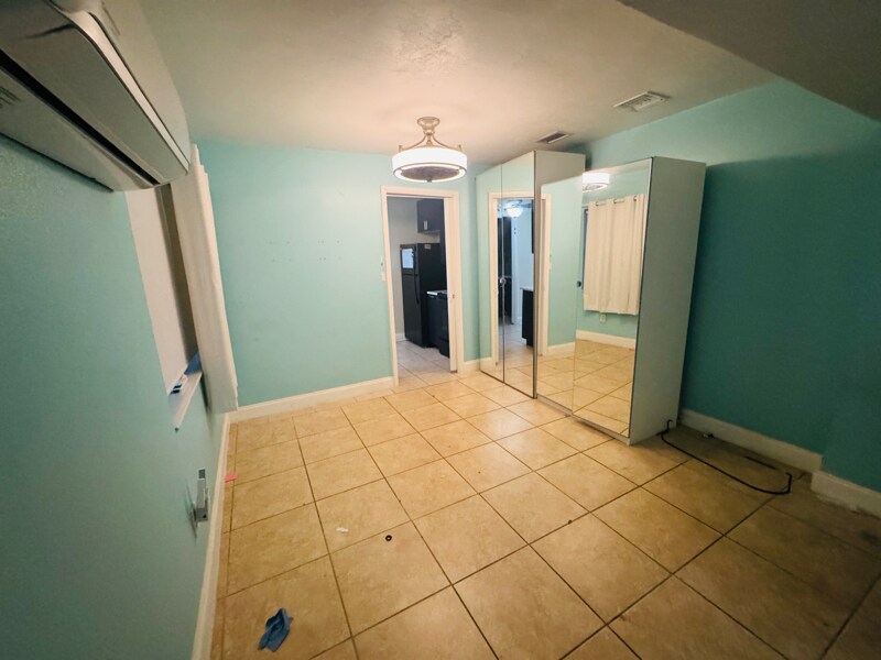 Building Photo - 401 SW 10th Terrace