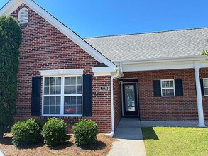 Building Photo - Nice Townhome, Great Location