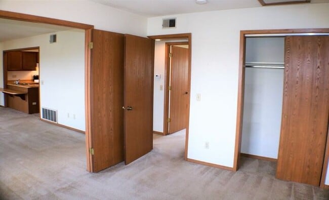 Building Photo - $1,150 | 2 Bedroom, 1 Bathroom CONDO | CAT Friendly* | Available for August 1st, 2026 Move in!