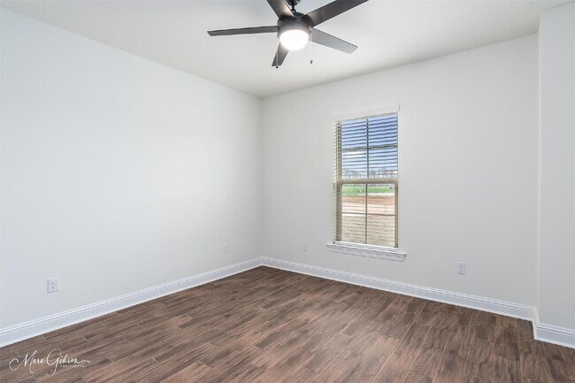 Building Photo - "Charming 3-Bedroom Bossier City Home with 2 Full Baths and 1848 Sq Ft of Comfort!"