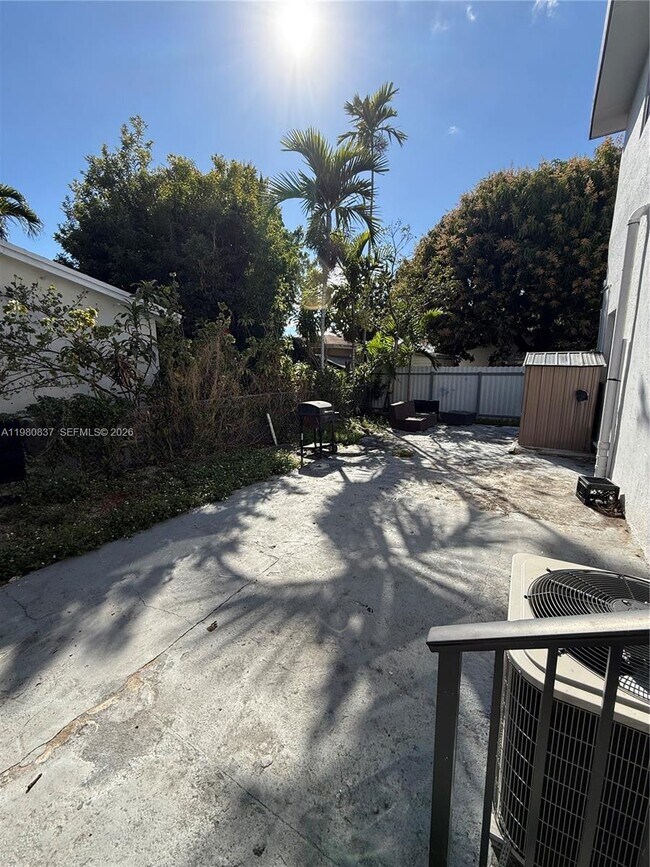 Building Photo - 2238 NW 5th St